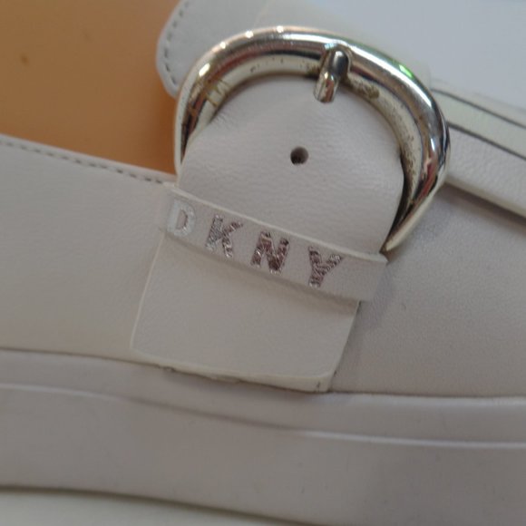 DKNY Women's Jules White Leather Fringe Casual Slip On Shoe Silver Buckle Sz 8.5 - Picture 2 of 11